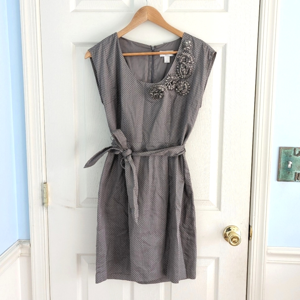 Ann Taylor Loft gray and white polka dot short sleeve dress, size 6 Petite.